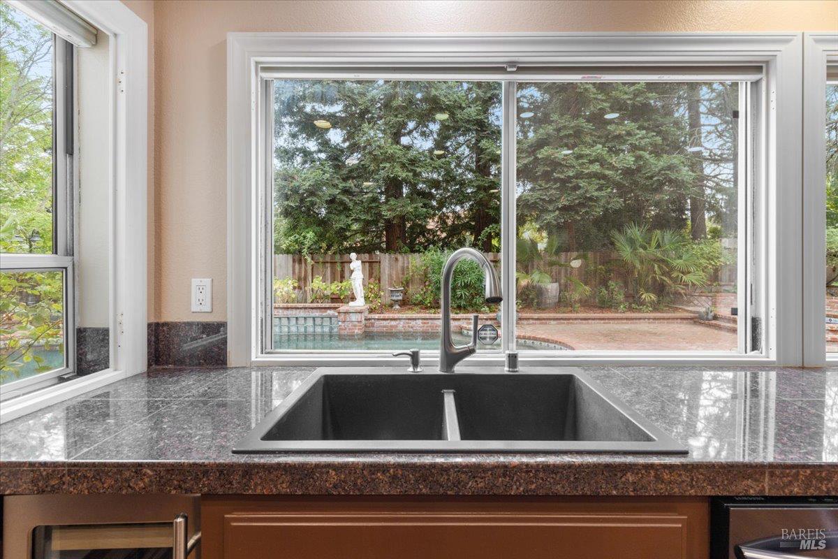 Detail Gallery Image 13 of 67 For 3229 Seminole Cir, Fairfield,  CA 94534 - 5 Beds | 3 Baths