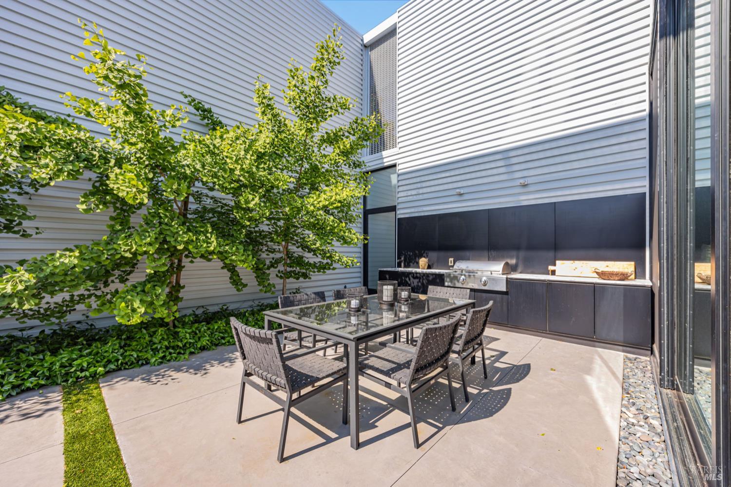 Detail Gallery Image 25 of 31 For 212 Tucker St, Healdsburg,  CA 95448 - 3 Beds | 2/1 Baths