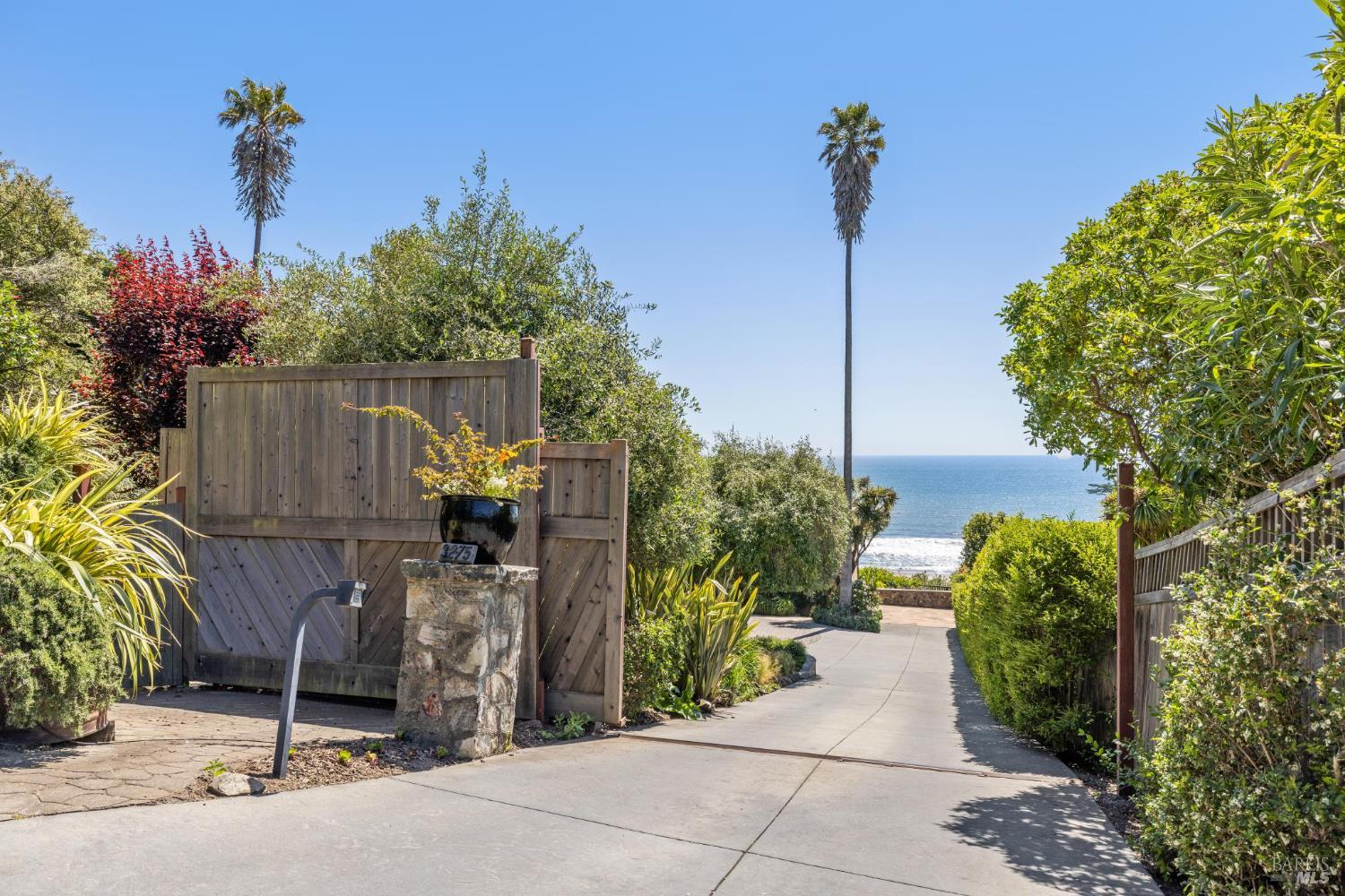 Detail Gallery Image 57 of 76 For 3275 Shoreline Hwy, Stinson Beach,  CA 94970 - 5 Beds | 4 Baths