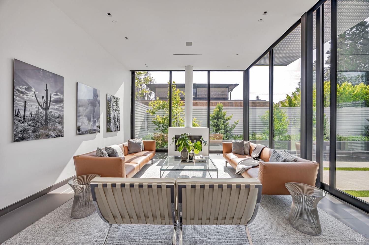 Detail Gallery Image 5 of 31 For 212 Tucker St, Healdsburg,  CA 95448 - 3 Beds | 2/1 Baths