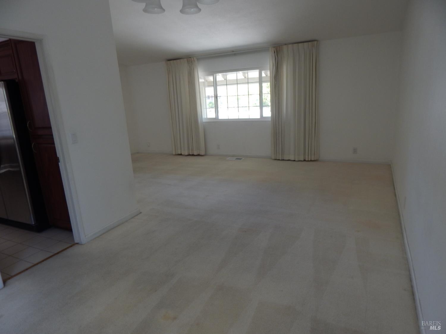 Detail Gallery Image 8 of 55 For 400 Seville Pl, Vacaville,  CA 95688 - 4 Beds | 2/1 Baths