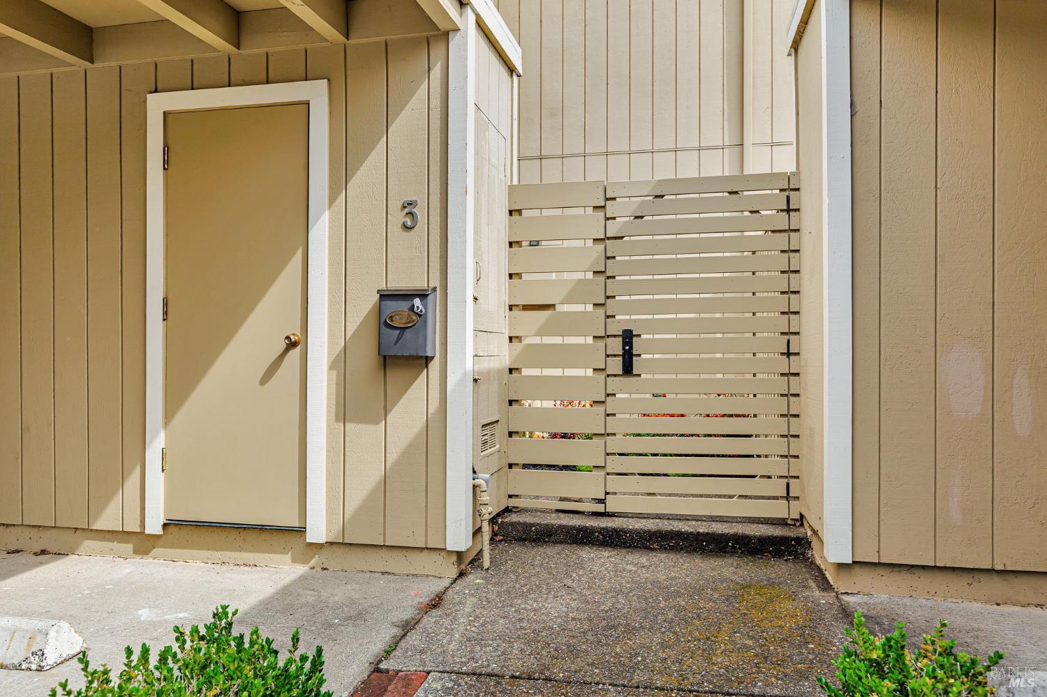 Detail Gallery Image 4 of 45 For 3 Frost Ct, Mill Valley,  CA 94941 - 3 Beds | 2/1 Baths