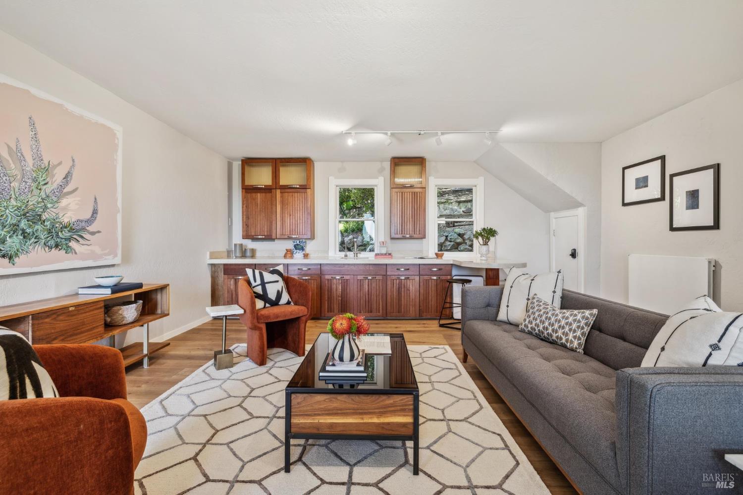 Detail Gallery Image 22 of 76 For 3275 Shoreline Hwy, Stinson Beach,  CA 94970 - 5 Beds | 4 Baths