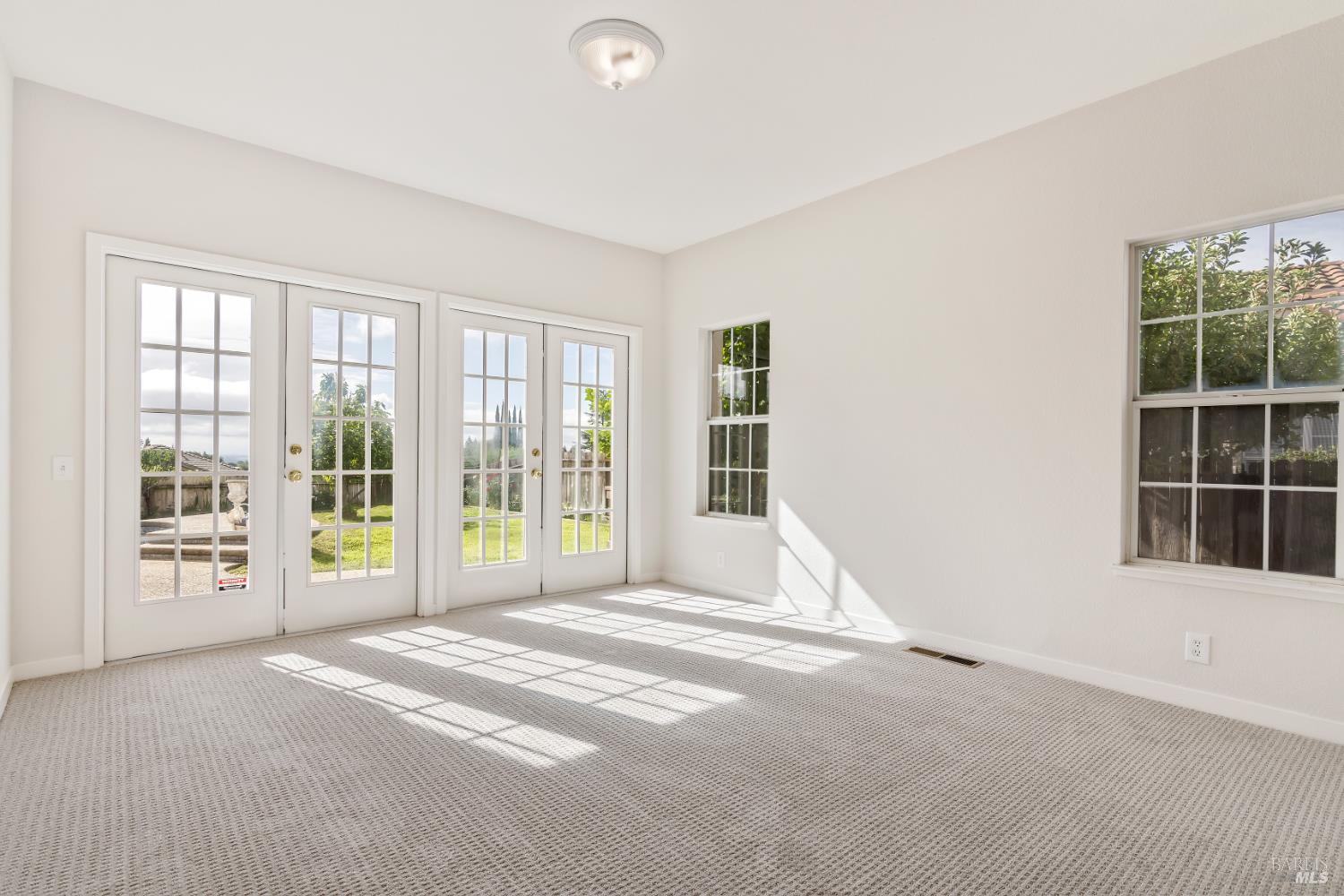 Detail Gallery Image 10 of 53 For 3235 Hilton Head Dr, Fairfield,  CA 94534 - 3 Beds | 2/1 Baths