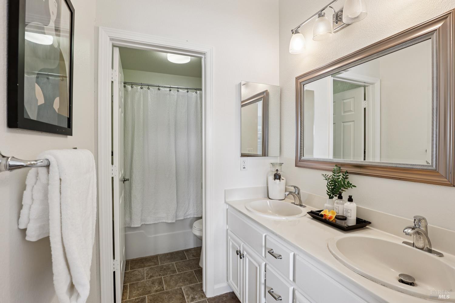 Detail Gallery Image 18 of 43 For 462 E E St, Benicia,  CA 94510 - 3 Beds | 2/1 Baths