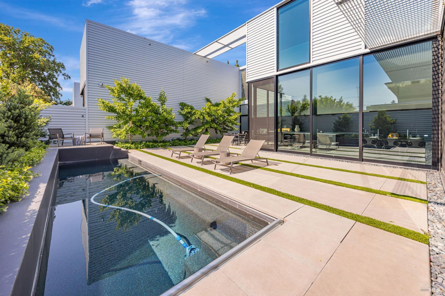 Detail Gallery Image 30 of 31 For 212 Tucker St, Healdsburg,  CA 95448 - 3 Beds | 2/1 Baths