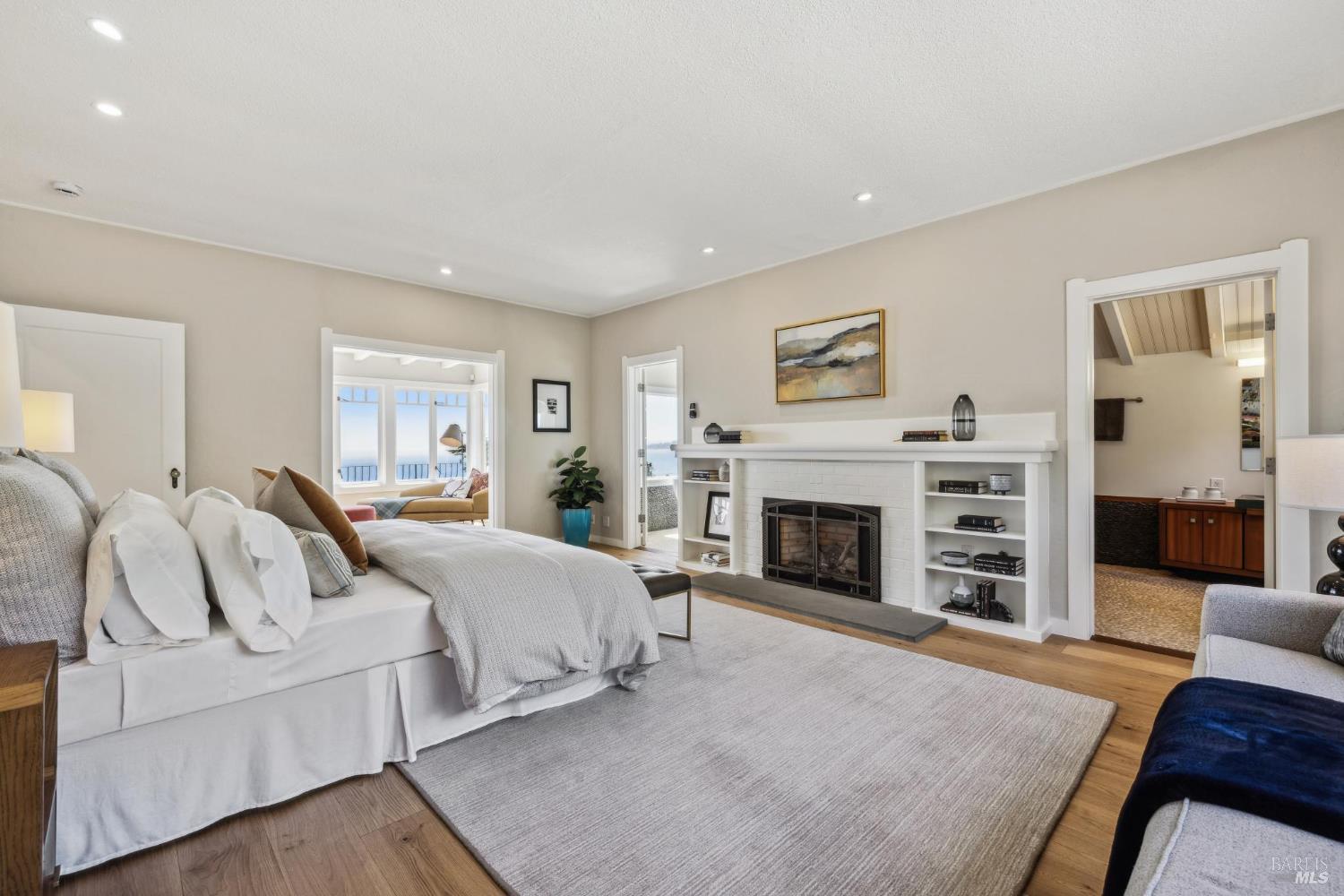 Detail Gallery Image 27 of 76 For 3275 Shoreline Hwy, Stinson Beach,  CA 94970 - 5 Beds | 4 Baths