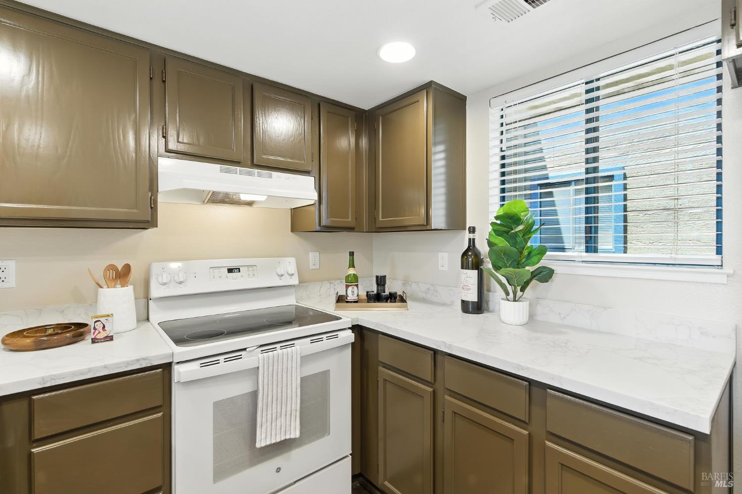 Detail Gallery Image 9 of 23 For 213 Mariner Way, Novato,  CA 94945 - 1 Beds | 1 Baths