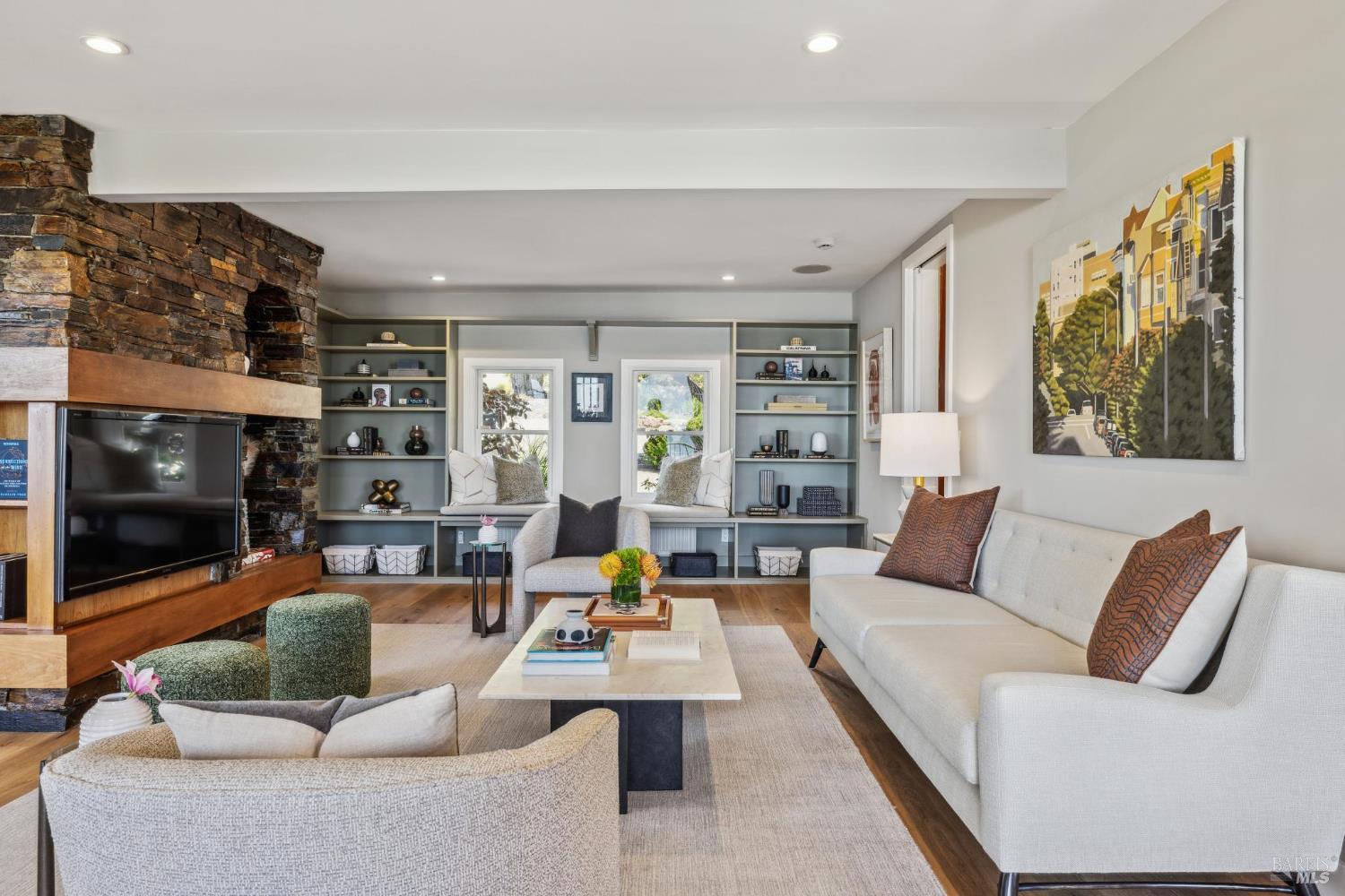 Detail Gallery Image 9 of 76 For 3275 Shoreline Hwy, Stinson Beach,  CA 94970 - 5 Beds | 4 Baths