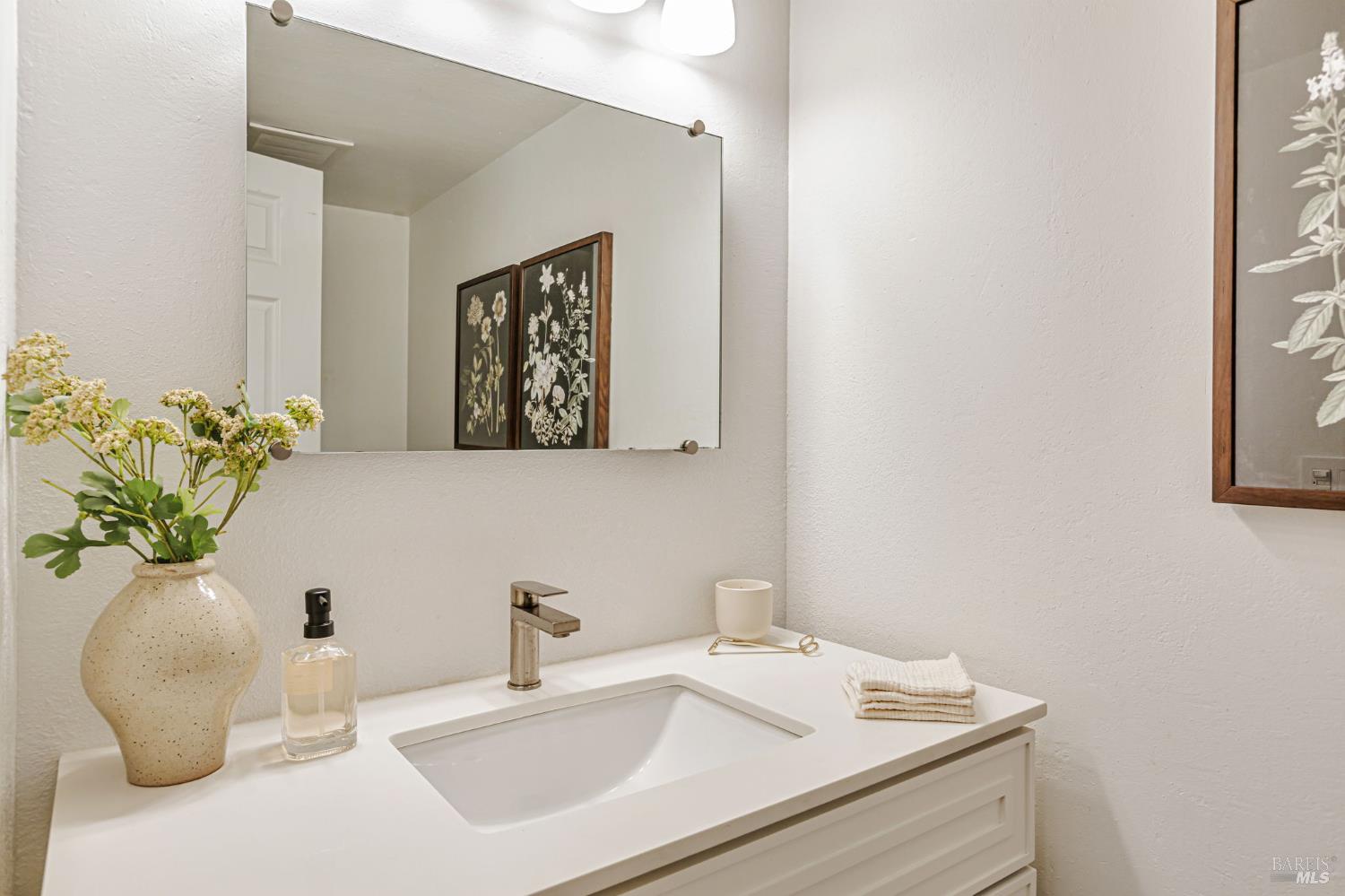 Detail Gallery Image 32 of 45 For 3 Frost Ct, Mill Valley,  CA 94941 - 3 Beds | 2/1 Baths