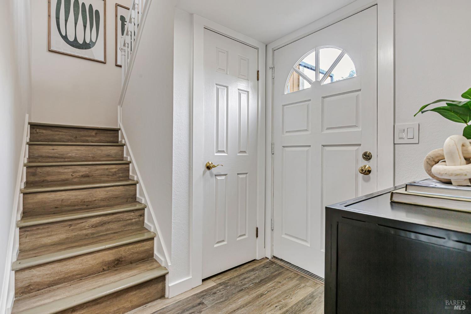 Detail Gallery Image 8 of 45 For 3 Frost Ct, Mill Valley,  CA 94941 - 3 Beds | 2/1 Baths