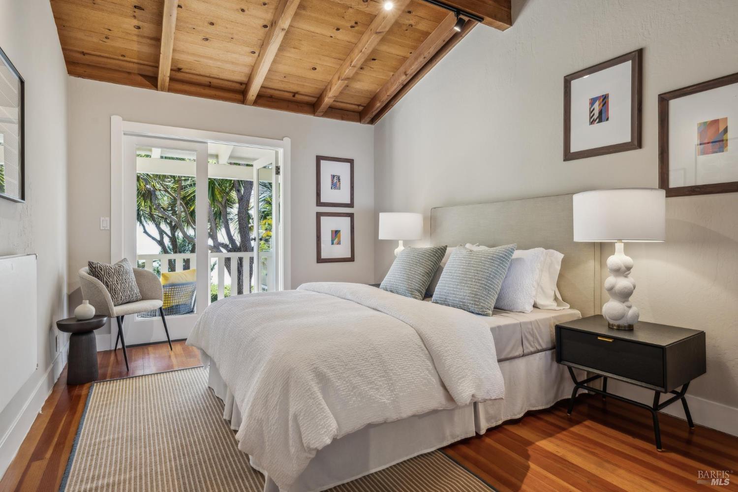 Detail Gallery Image 25 of 76 For 3275 Shoreline Hwy, Stinson Beach,  CA 94970 - 5 Beds | 4 Baths