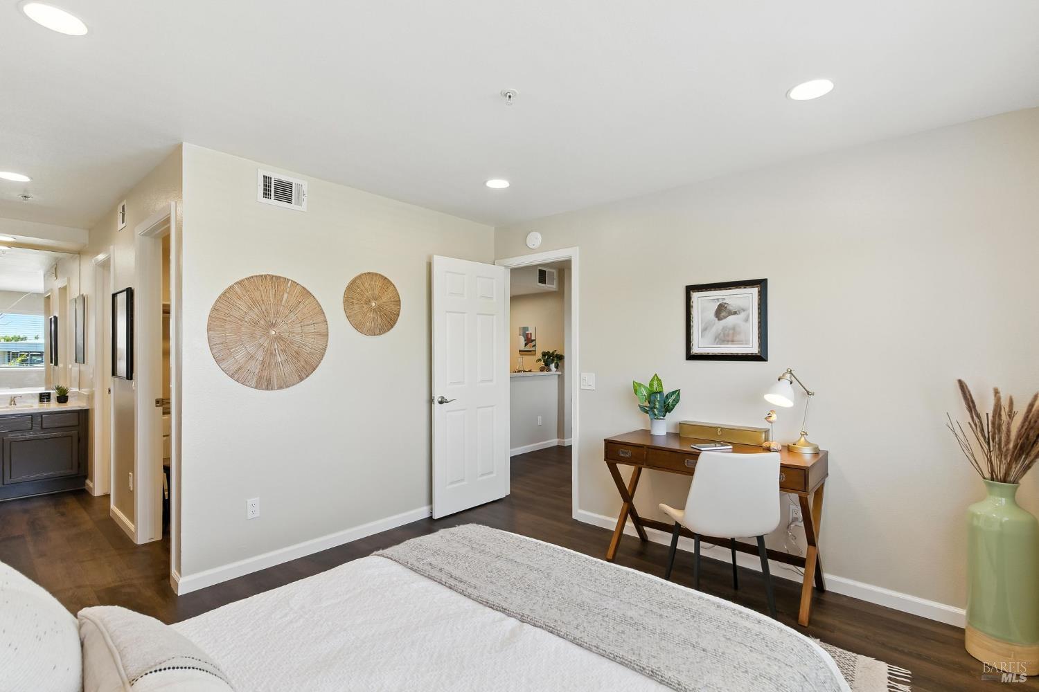 Detail Gallery Image 14 of 23 For 213 Mariner Way, Novato,  CA 94945 - 1 Beds | 1 Baths