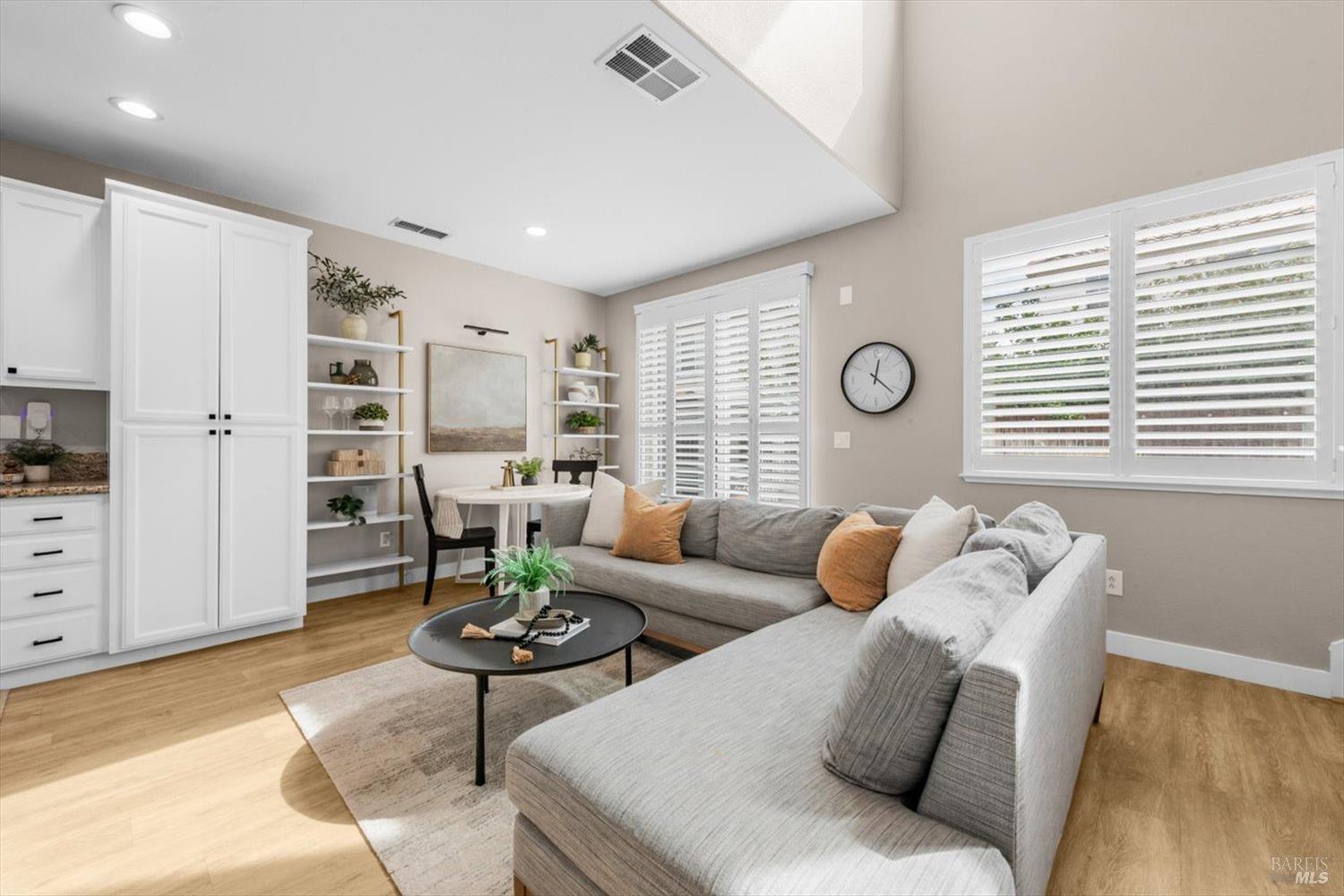 Detail Gallery Image 15 of 72 For 325 Gabiano Ct, Vacaville,  CA 95687 - 3 Beds | 2/1 Baths