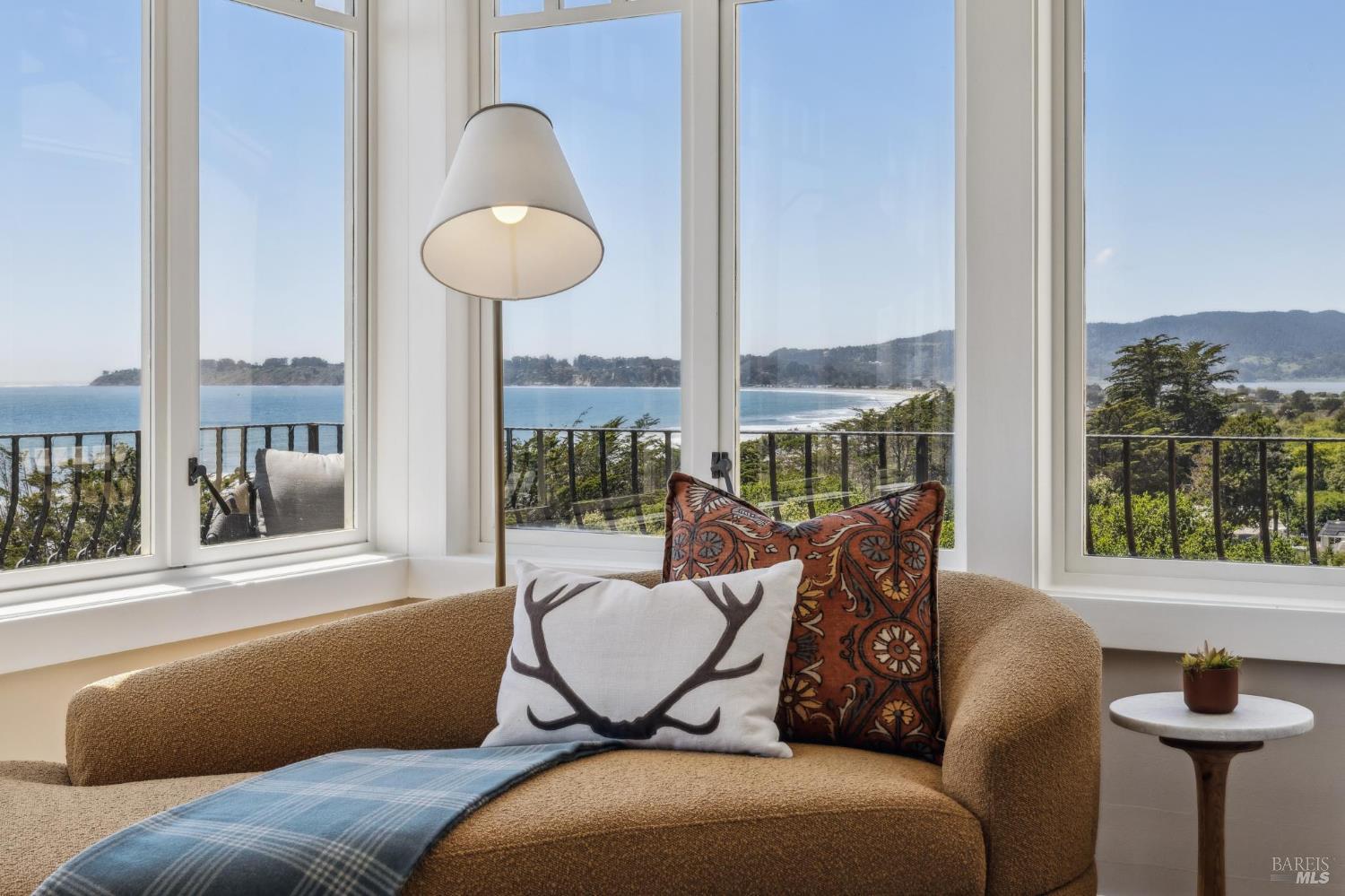 Detail Gallery Image 32 of 76 For 3275 Shoreline Hwy, Stinson Beach,  CA 94970 - 5 Beds | 4 Baths