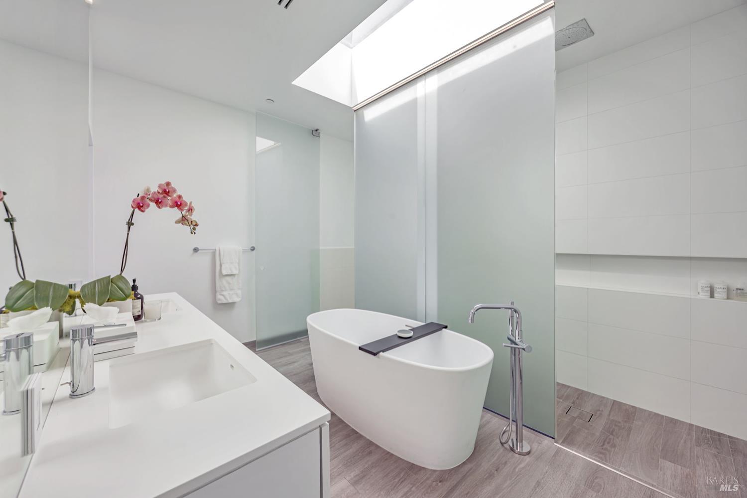 Detail Gallery Image 21 of 31 For 212 Tucker St, Healdsburg,  CA 95448 - 3 Beds | 2/1 Baths