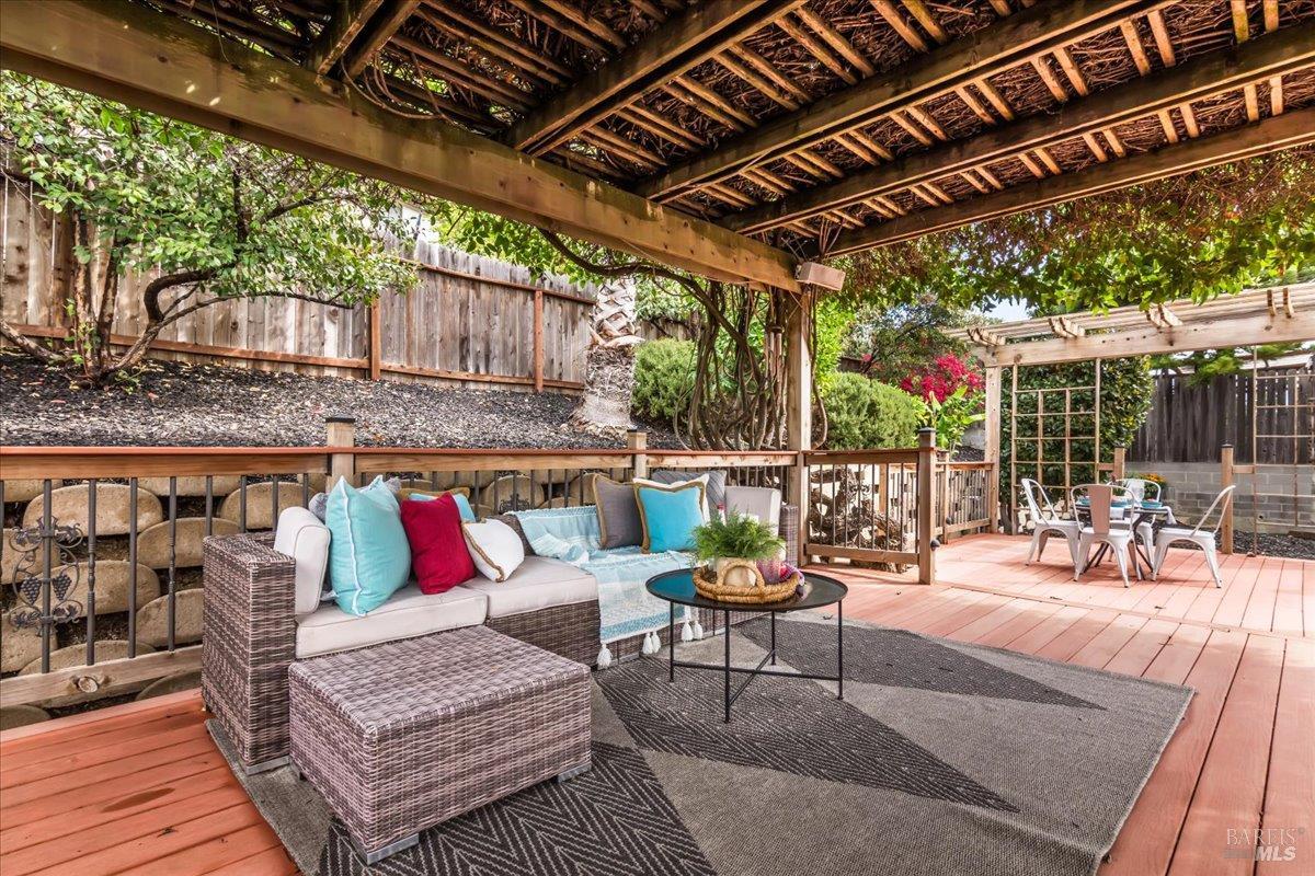 Detail Gallery Image 34 of 44 For 375 E O St, Benicia,  CA 94510 - 3 Beds | 2 Baths