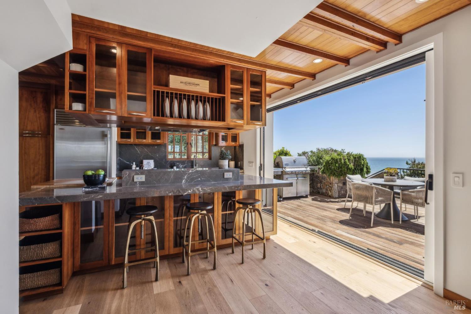 Detail Gallery Image 16 of 76 For 3275 Shoreline Hwy, Stinson Beach,  CA 94970 - 5 Beds | 4 Baths