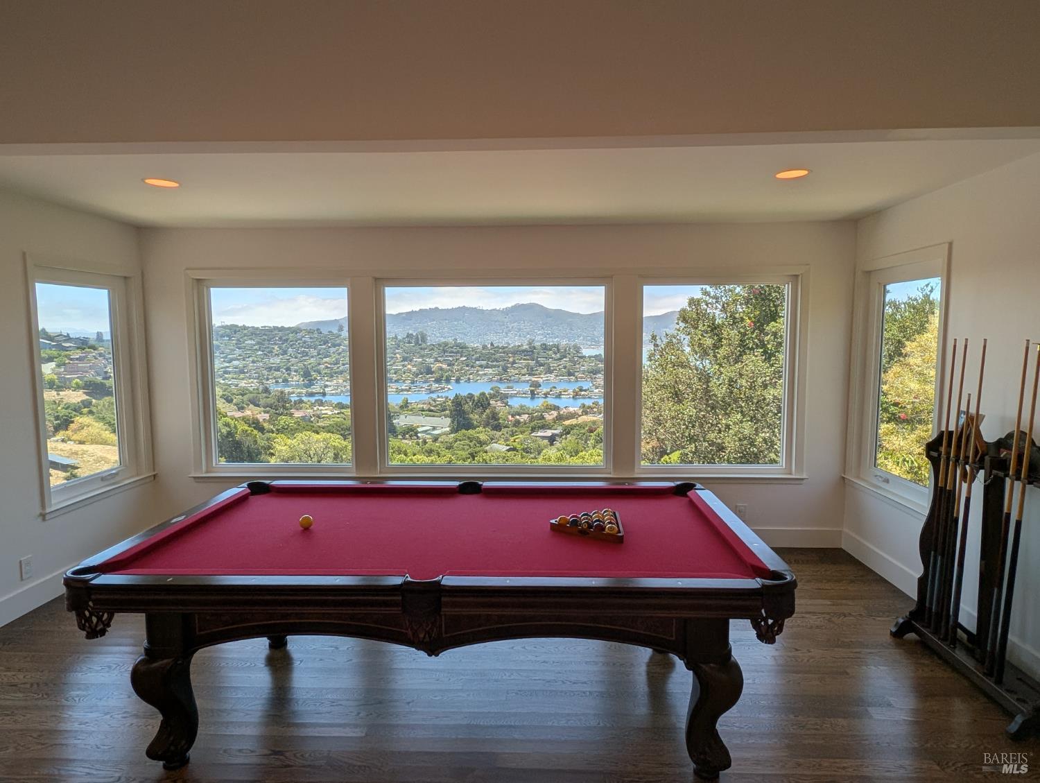 Detail Gallery Image 5 of 31 For 45 Meadow Hill Dr, Tiburon,  CA 94920 - 5 Beds | 4 Baths