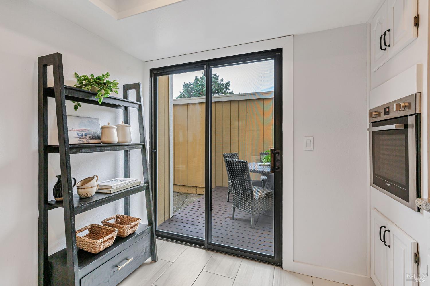 Detail Gallery Image 14 of 45 For 3 Frost Ct, Mill Valley,  CA 94941 - 3 Beds | 2/1 Baths