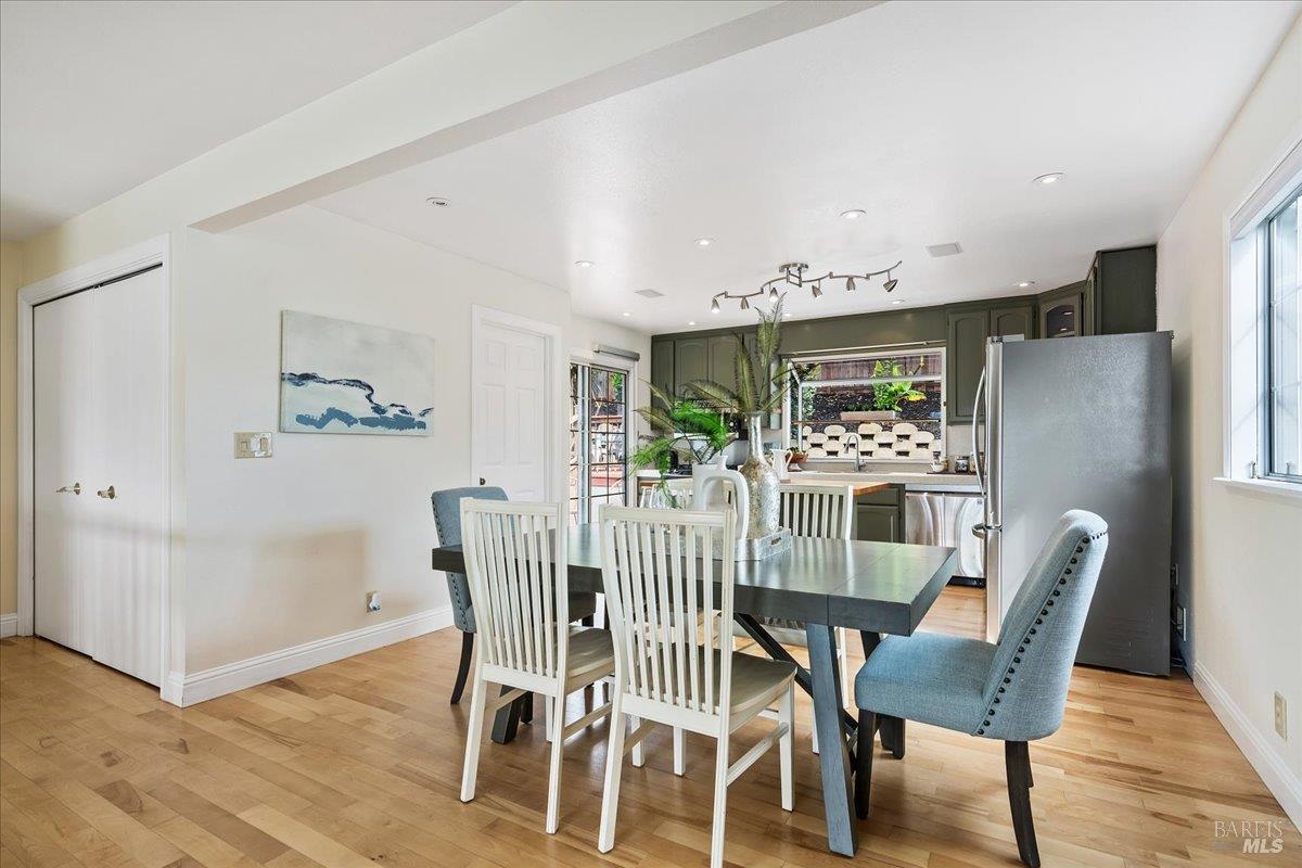 Detail Gallery Image 11 of 44 For 375 E O St, Benicia,  CA 94510 - 3 Beds | 2 Baths