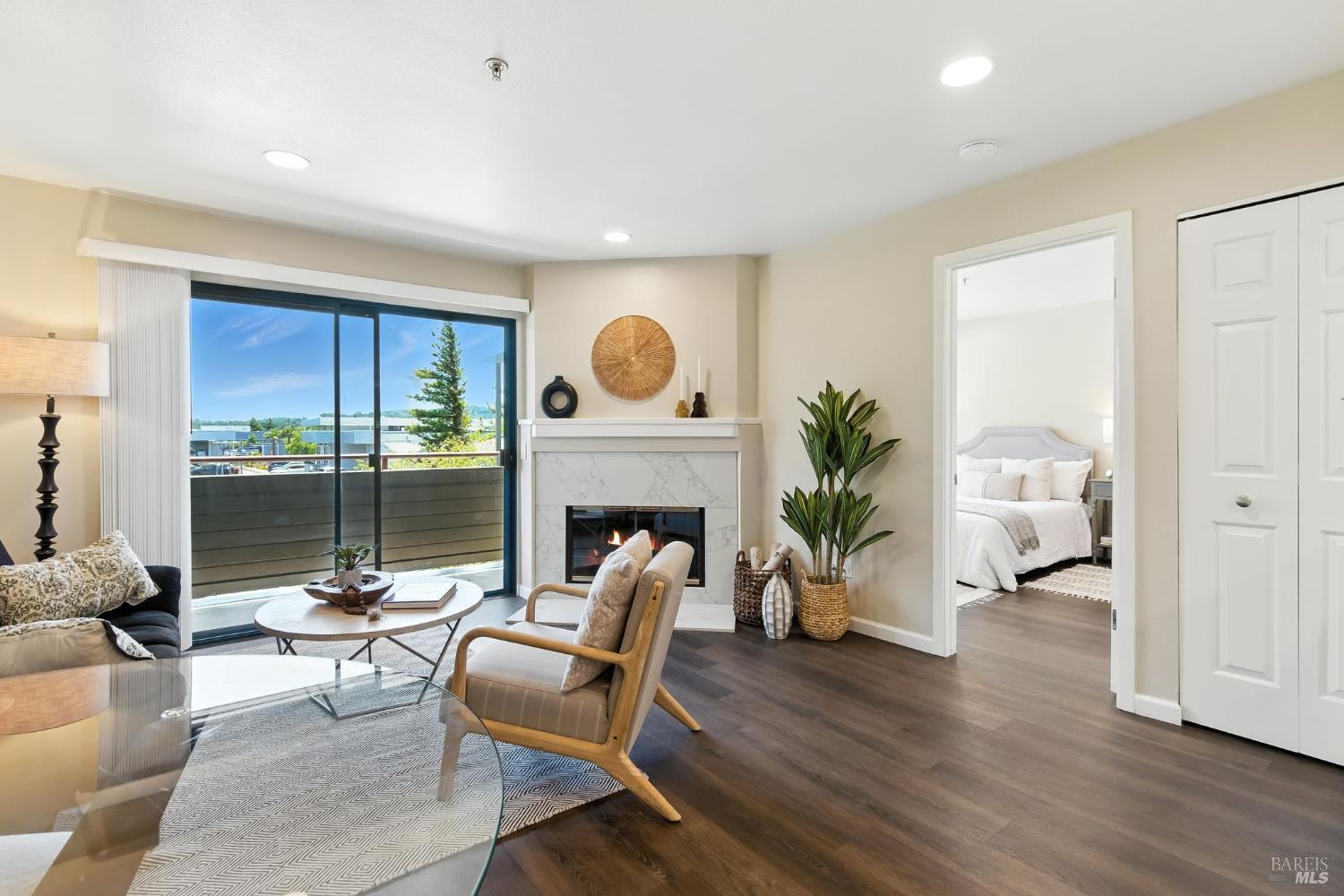 Detail Gallery Image 3 of 23 For 213 Mariner Way, Novato,  CA 94945 - 1 Beds | 1 Baths