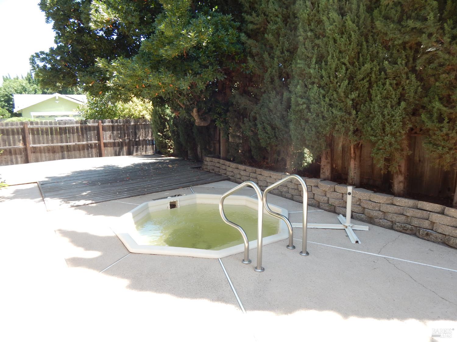 Detail Gallery Image 24 of 55 For 400 Seville Pl, Vacaville,  CA 95688 - 4 Beds | 2/1 Baths