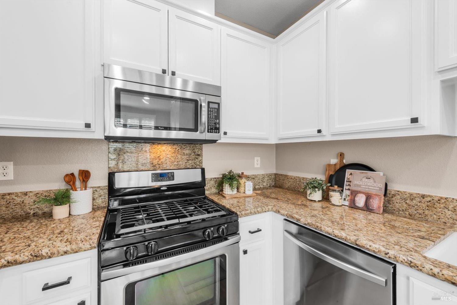 Detail Gallery Image 22 of 72 For 325 Gabiano Ct, Vacaville,  CA 95687 - 3 Beds | 2/1 Baths