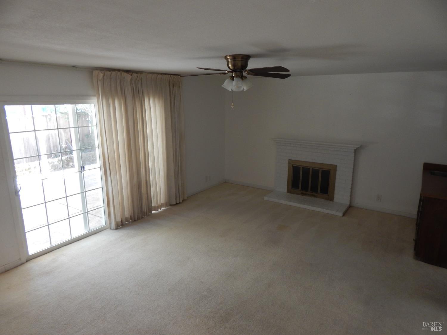 Detail Gallery Image 12 of 55 For 400 Seville Pl, Vacaville,  CA 95688 - 4 Beds | 2/1 Baths