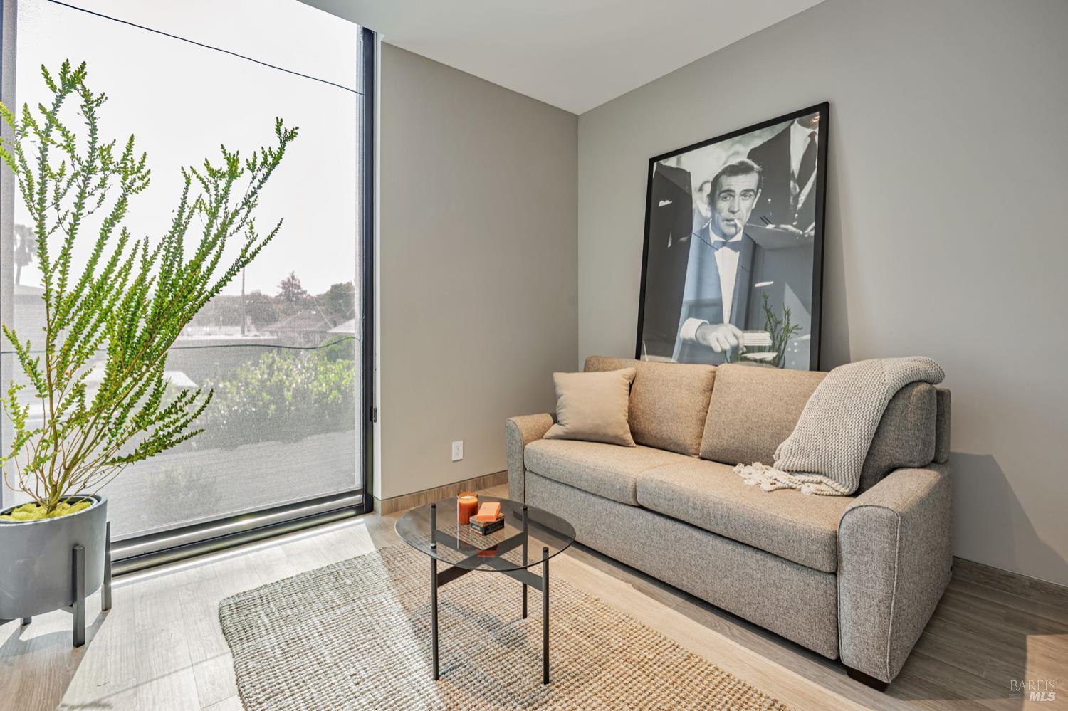 Detail Gallery Image 15 of 31 For 212 Tucker St, Healdsburg,  CA 95448 - 3 Beds | 2/1 Baths