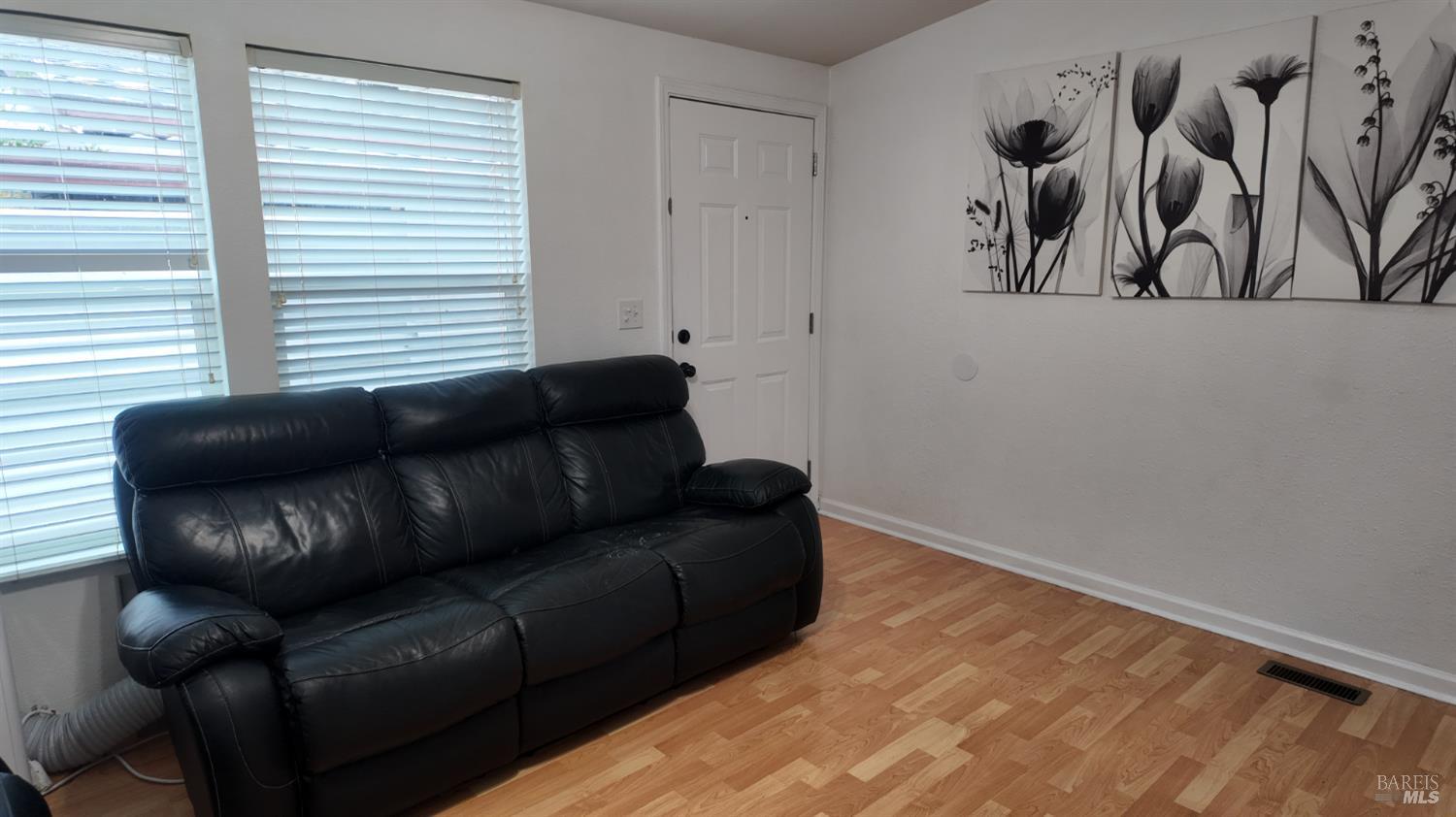 Detail Gallery Image 3 of 22 For 11 Ramble Crk, Cotati,  CA 94931 - 3 Beds | 2 Baths