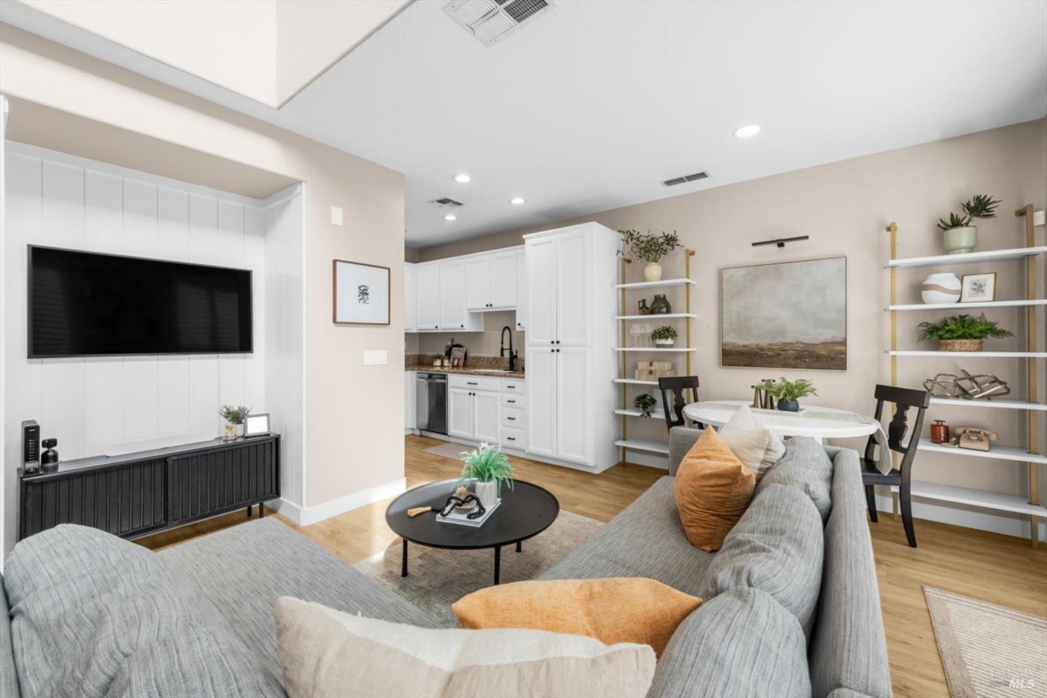 Detail Gallery Image 12 of 72 For 325 Gabiano Ct, Vacaville,  CA 95687 - 3 Beds | 2/1 Baths