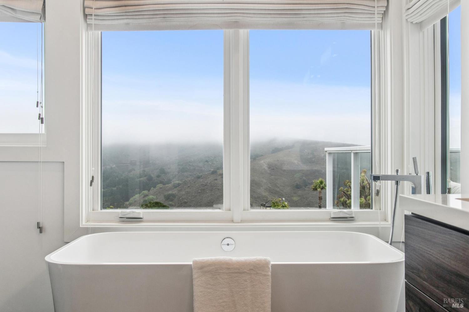 Detail Gallery Image 23 of 43 For 36 Starbuck Dr, Muir Beach,  CA 94965 - 3 Beds | 4 Baths