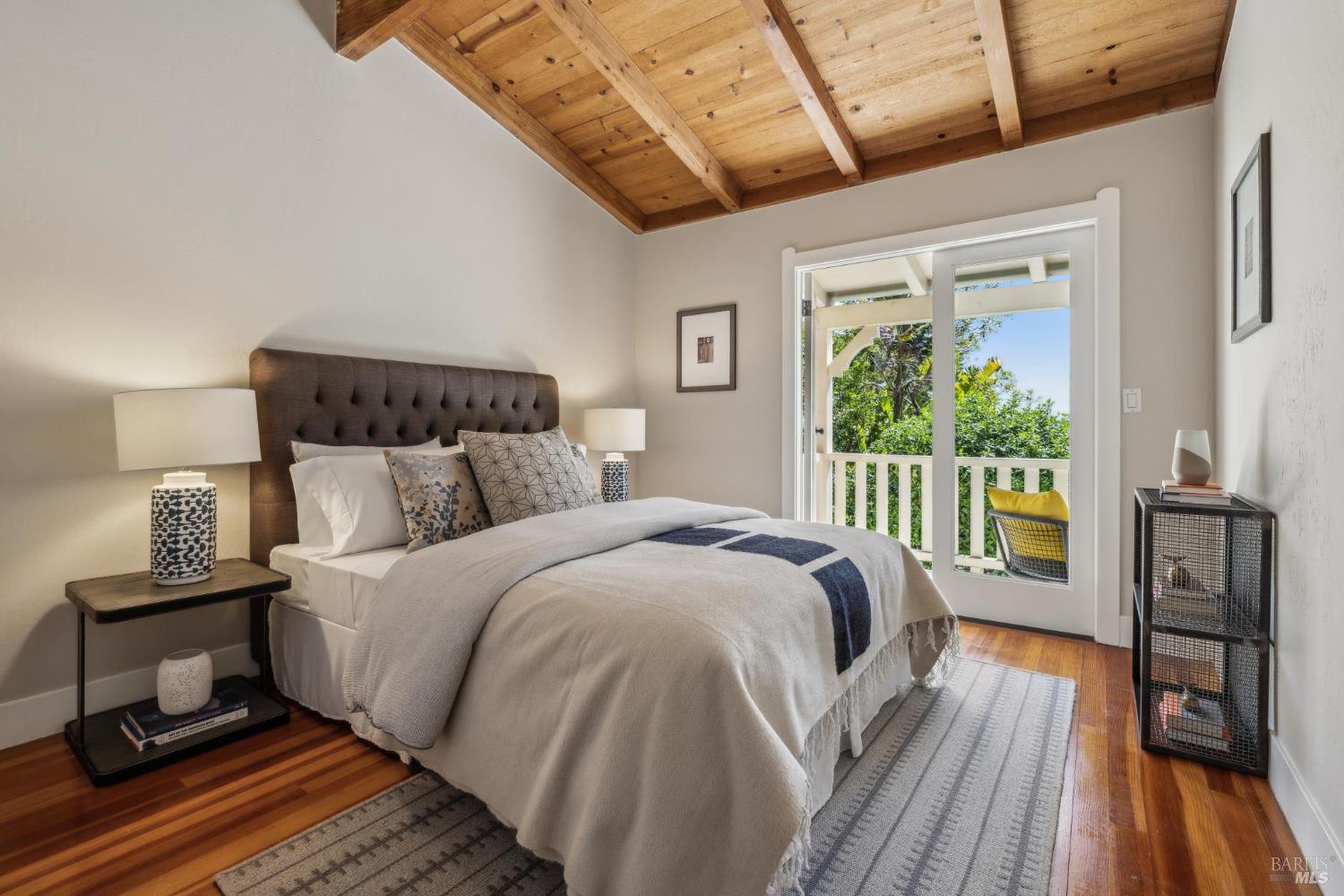 Detail Gallery Image 26 of 76 For 3275 Shoreline Hwy, Stinson Beach,  CA 94970 - 5 Beds | 4 Baths