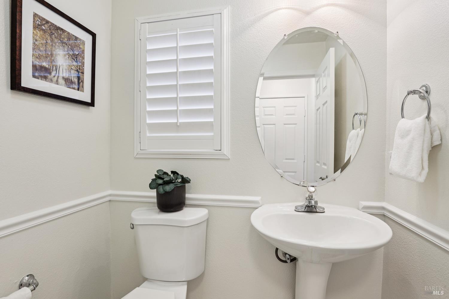 Detail Gallery Image 16 of 43 For 462 E E St, Benicia,  CA 94510 - 3 Beds | 2/1 Baths