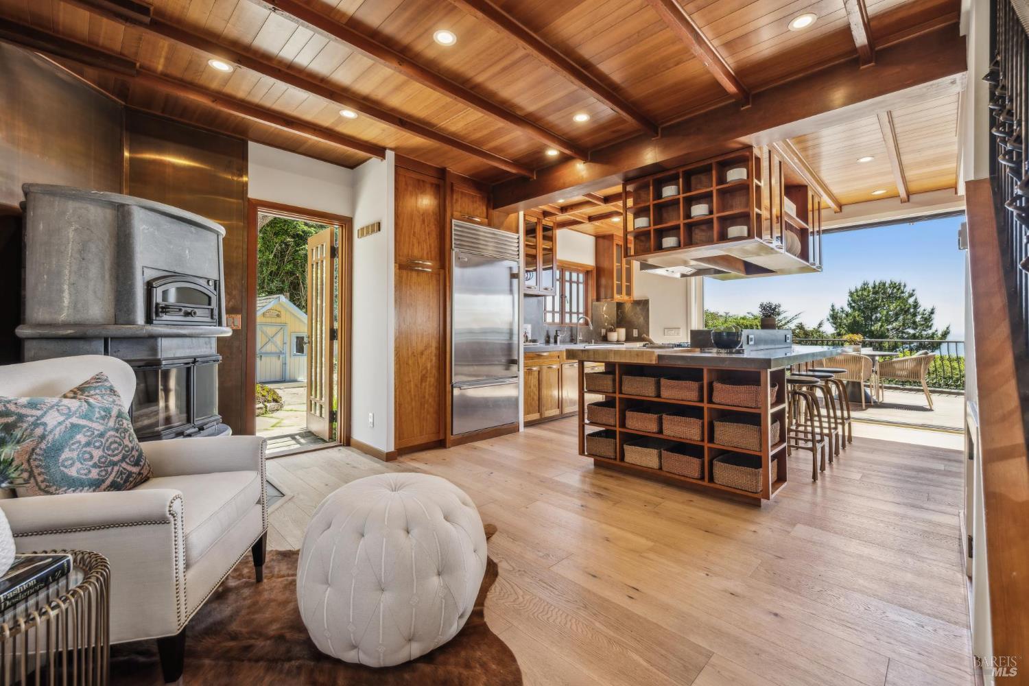 Detail Gallery Image 10 of 76 For 3275 Shoreline Hwy, Stinson Beach,  CA 94970 - 5 Beds | 4 Baths