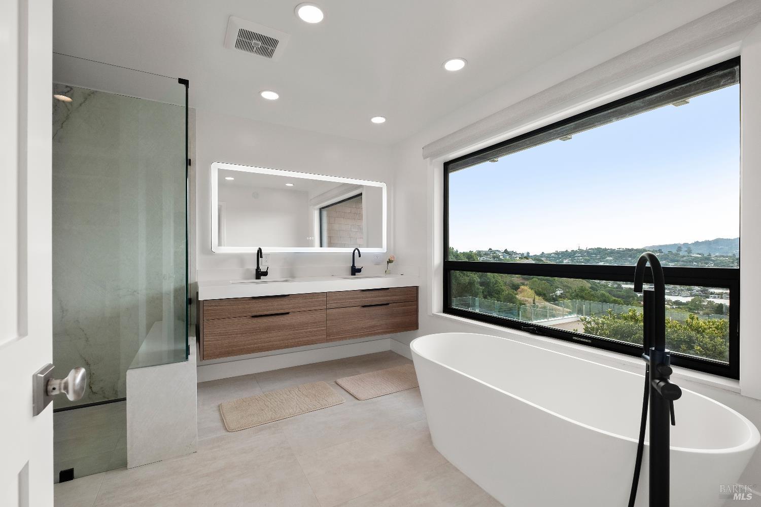 Detail Gallery Image 21 of 31 For 45 Meadow Hill Dr, Tiburon,  CA 94920 - 5 Beds | 4 Baths