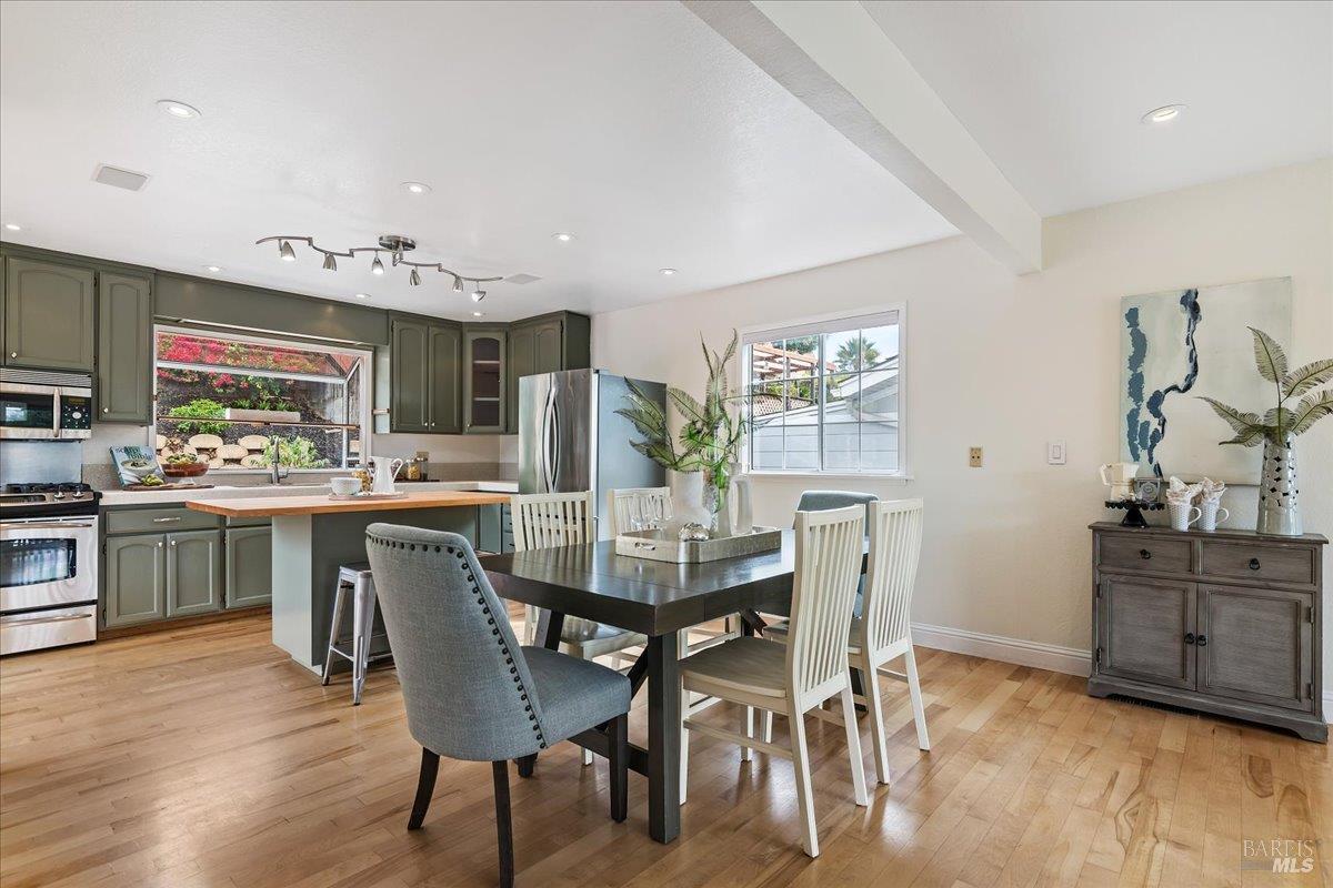 Detail Gallery Image 12 of 44 For 375 E O St, Benicia,  CA 94510 - 3 Beds | 2 Baths