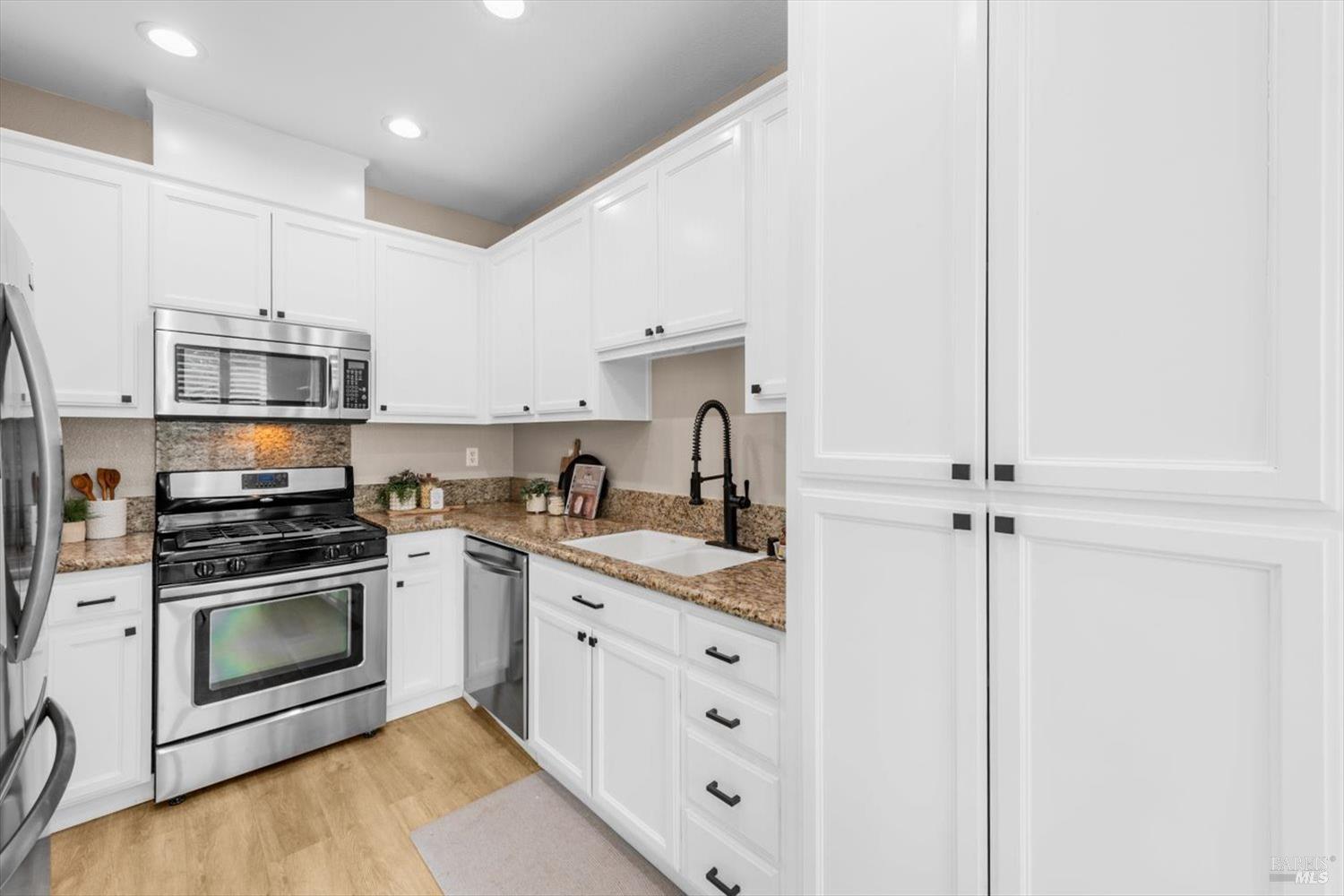 Detail Gallery Image 19 of 72 For 325 Gabiano Ct, Vacaville,  CA 95687 - 3 Beds | 2/1 Baths