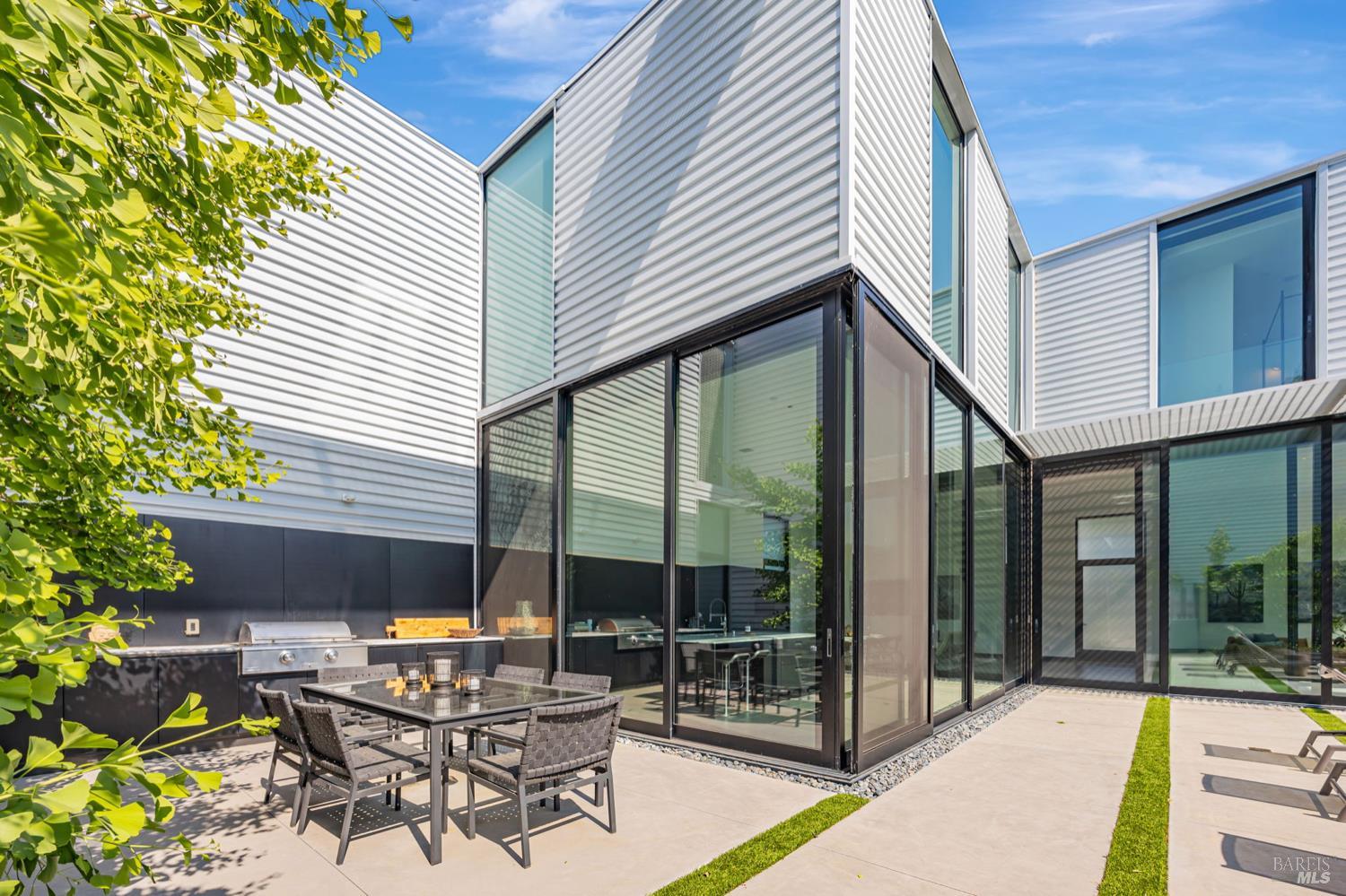 Detail Gallery Image 28 of 31 For 212 Tucker St, Healdsburg,  CA 95448 - 3 Beds | 2/1 Baths