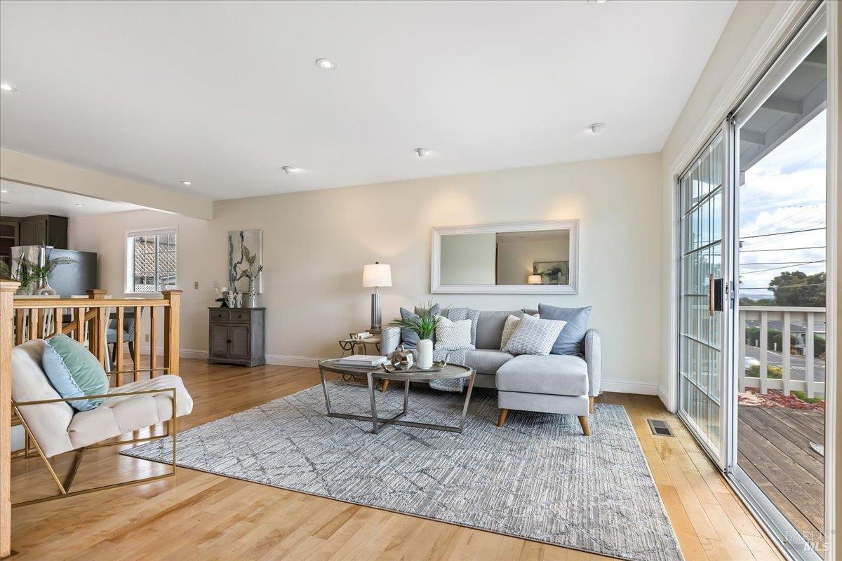 Detail Gallery Image 10 of 44 For 375 E O St, Benicia,  CA 94510 - 3 Beds | 2 Baths