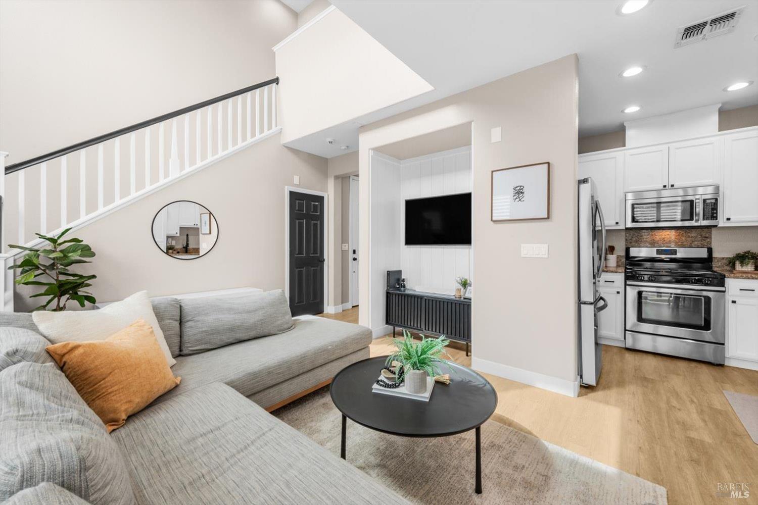 Detail Gallery Image 9 of 72 For 325 Gabiano Ct, Vacaville,  CA 95687 - 3 Beds | 2/1 Baths