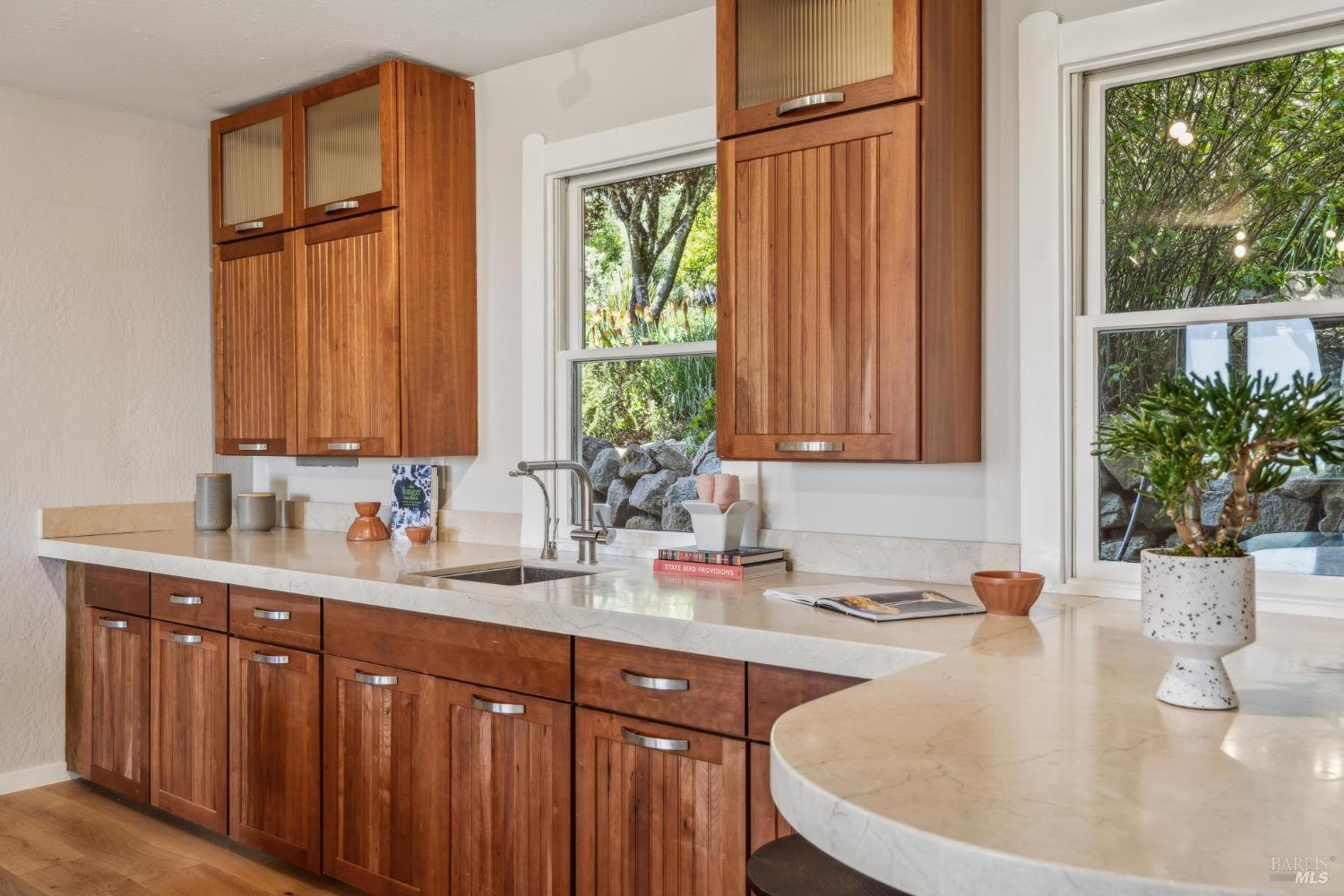 Detail Gallery Image 24 of 76 For 3275 Shoreline Hwy, Stinson Beach,  CA 94970 - 5 Beds | 4 Baths