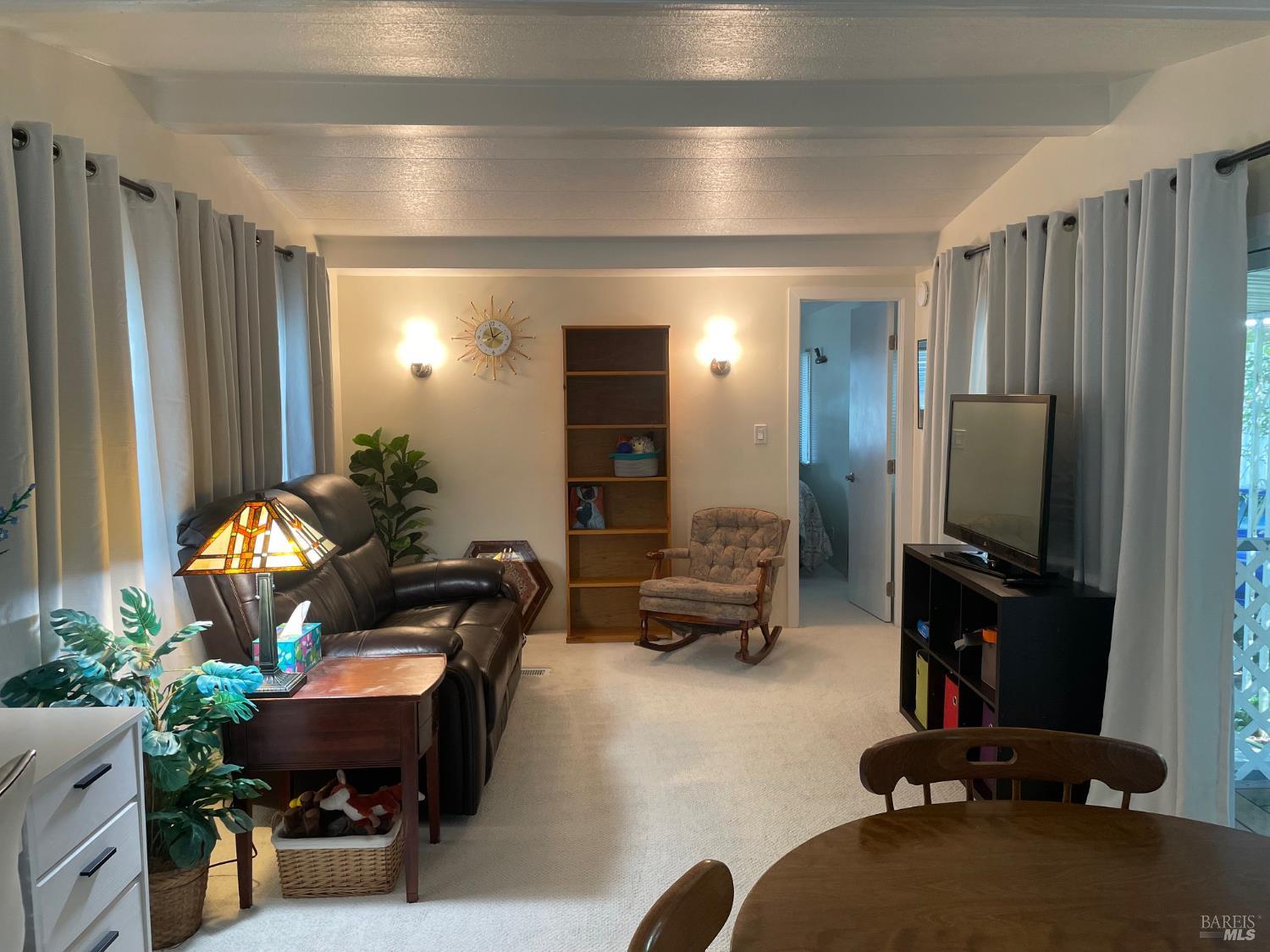 Detail Gallery Image 6 of 25 For 700 E Gobbi St 18, Ukiah,  CA 95482 - 2 Beds | 2 Baths