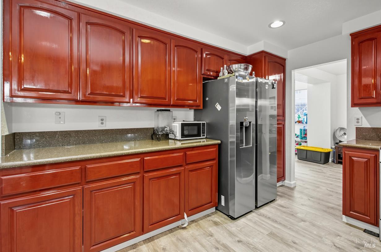 Detail Gallery Image 10 of 36 For 3121 Ferngrove Way, Antioch,  CA 94531 - 4 Beds | 3 Baths