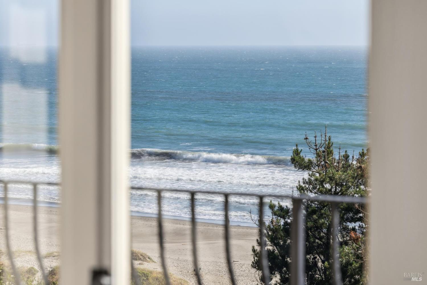 Detail Gallery Image 39 of 76 For 3275 Shoreline Hwy, Stinson Beach,  CA 94970 - 5 Beds | 4 Baths