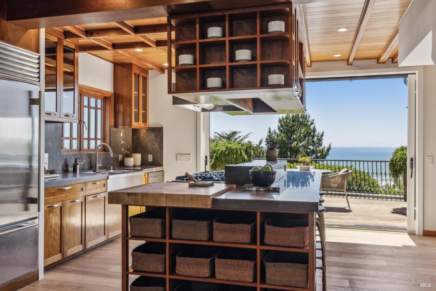 Detail Gallery Image 11 of 76 For 3275 Shoreline Hwy, Stinson Beach,  CA 94970 - 5 Beds | 4 Baths