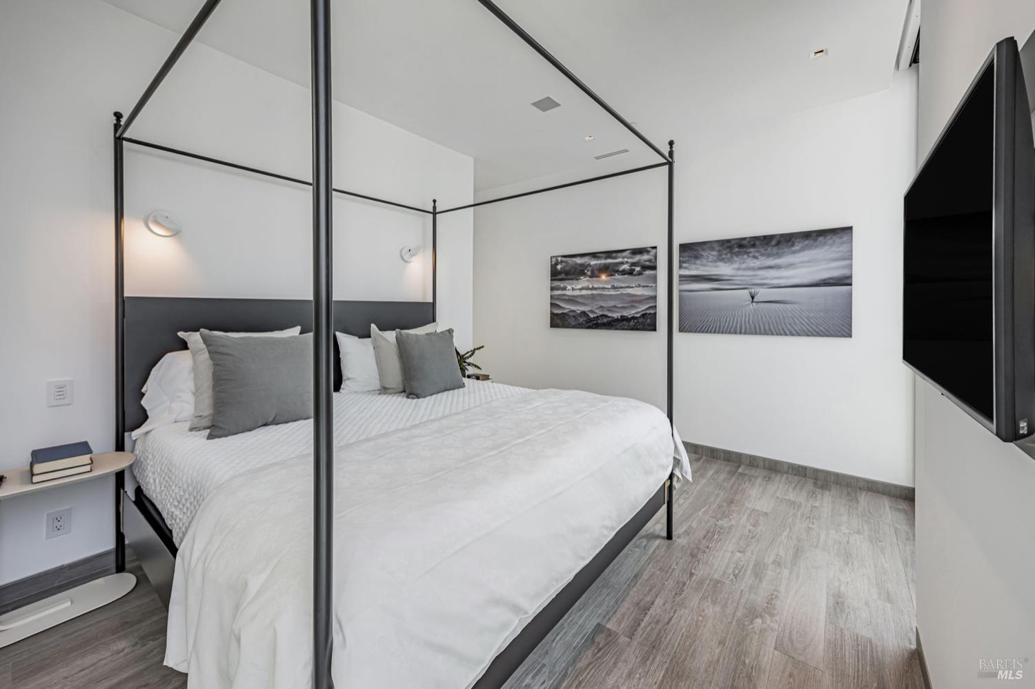 Detail Gallery Image 18 of 31 For 212 Tucker St, Healdsburg,  CA 95448 - 3 Beds | 2/1 Baths