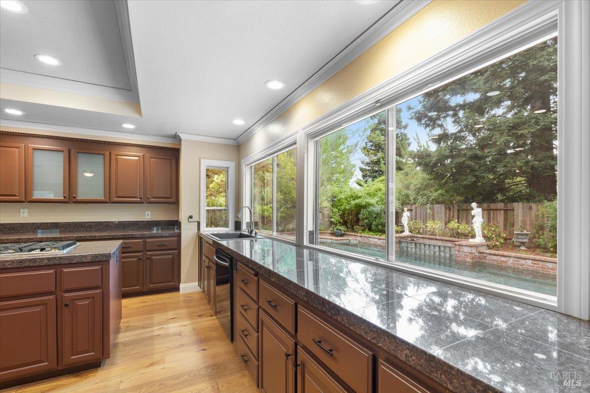 Detail Gallery Image 10 of 67 For 3229 Seminole Cir, Fairfield,  CA 94534 - 5 Beds | 3 Baths