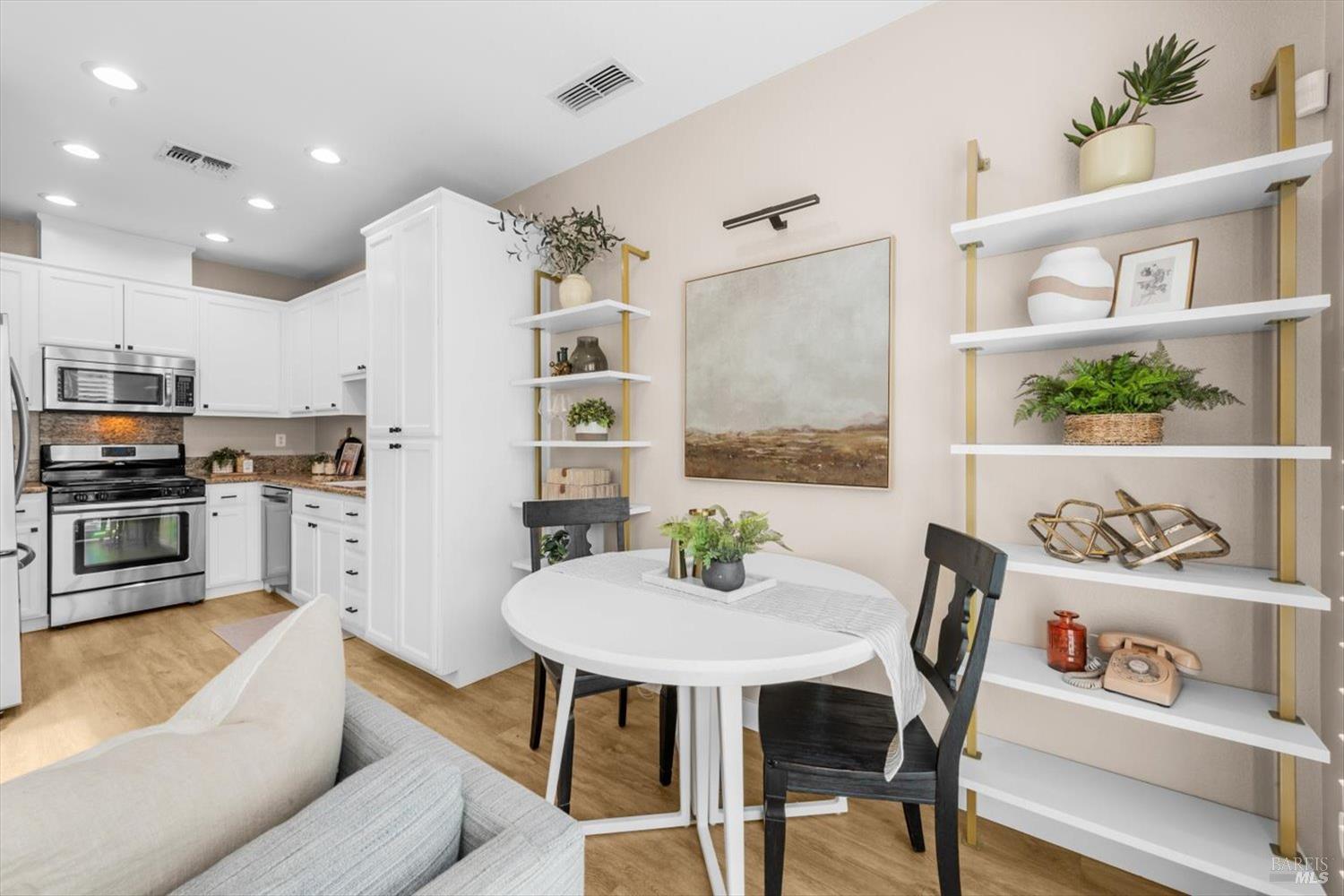 Detail Gallery Image 17 of 72 For 325 Gabiano Ct, Vacaville,  CA 95687 - 3 Beds | 2/1 Baths